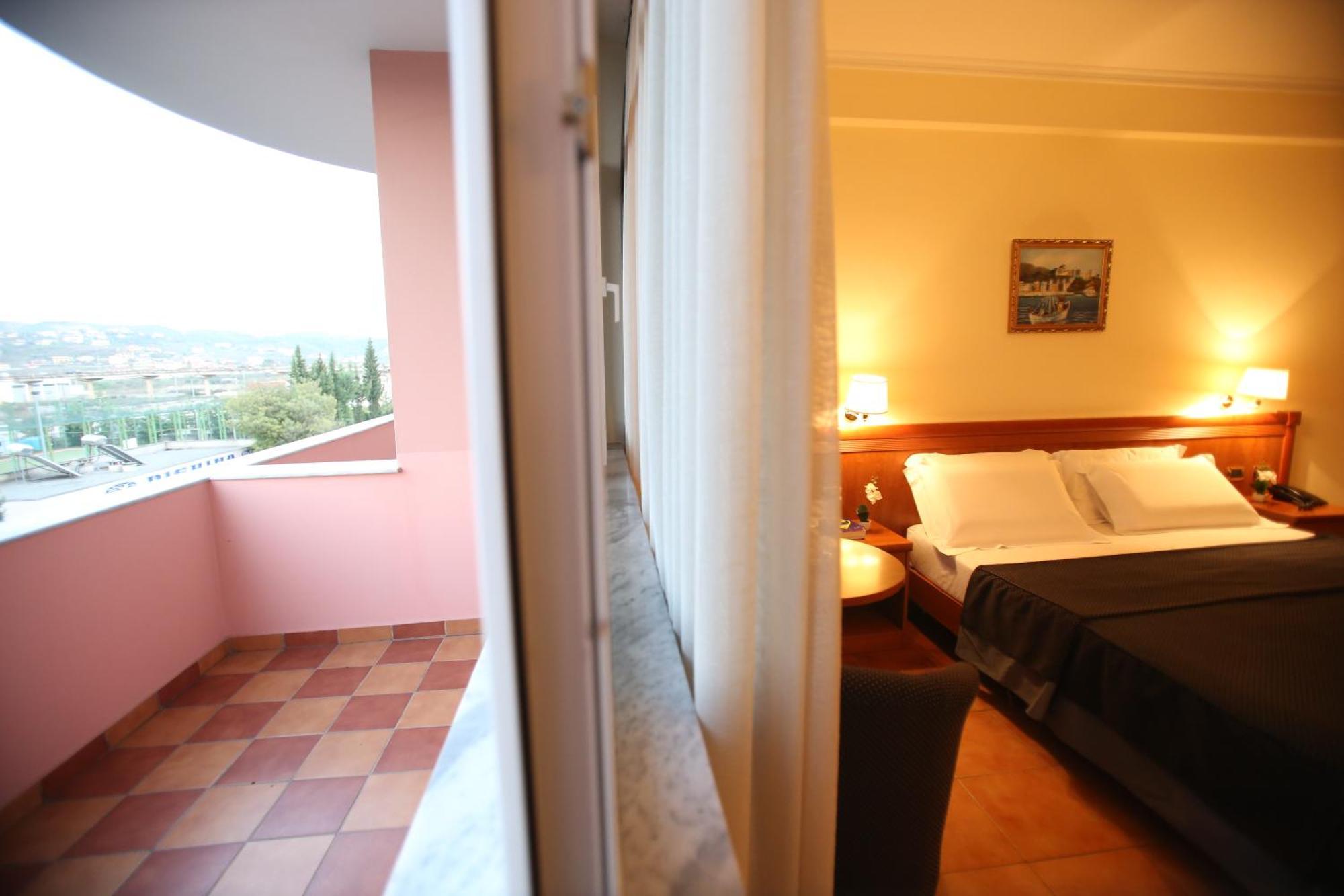 Hotel Continental Vore Bagian luar foto