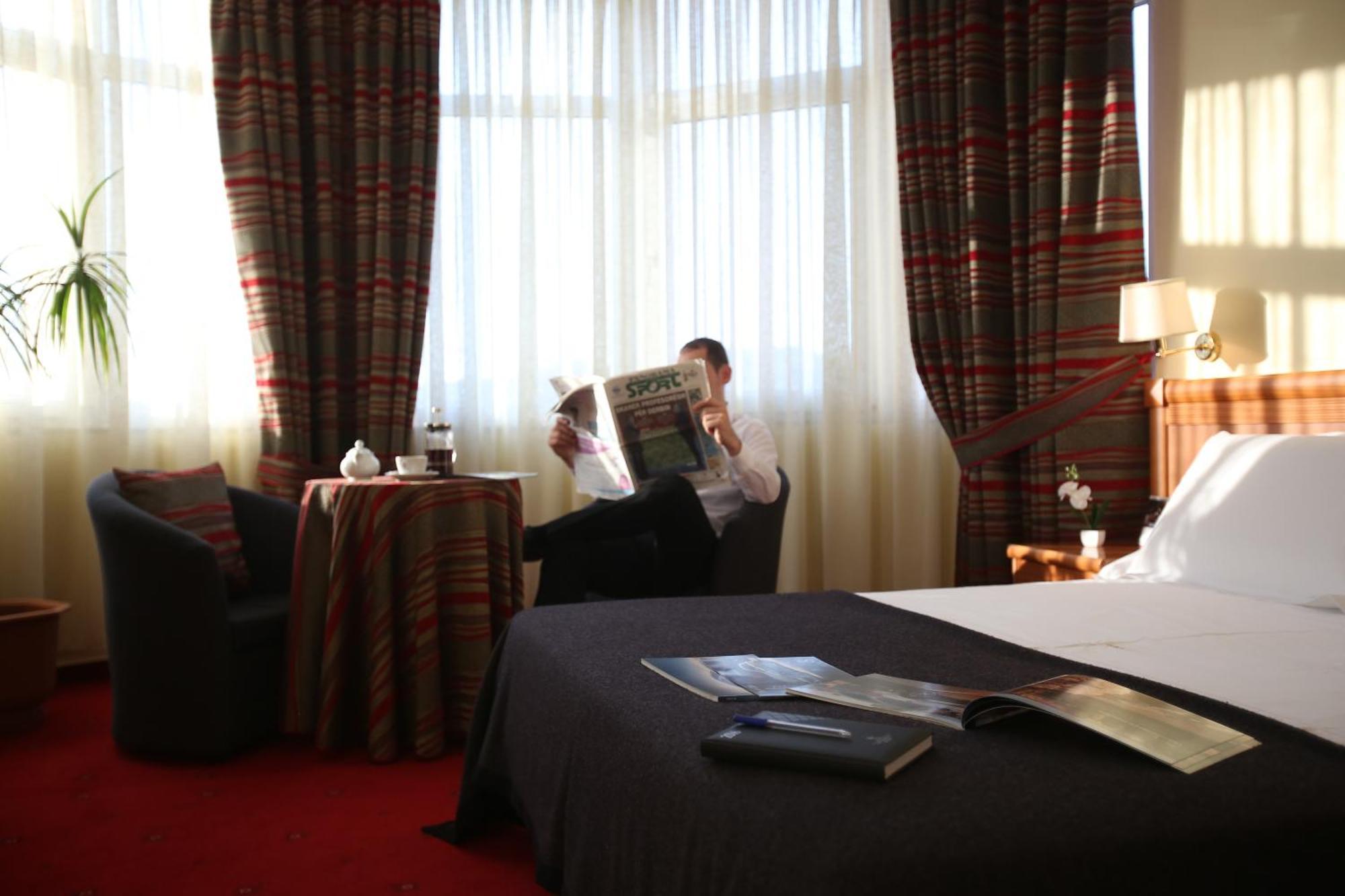 Hotel Continental Vore Bagian luar foto