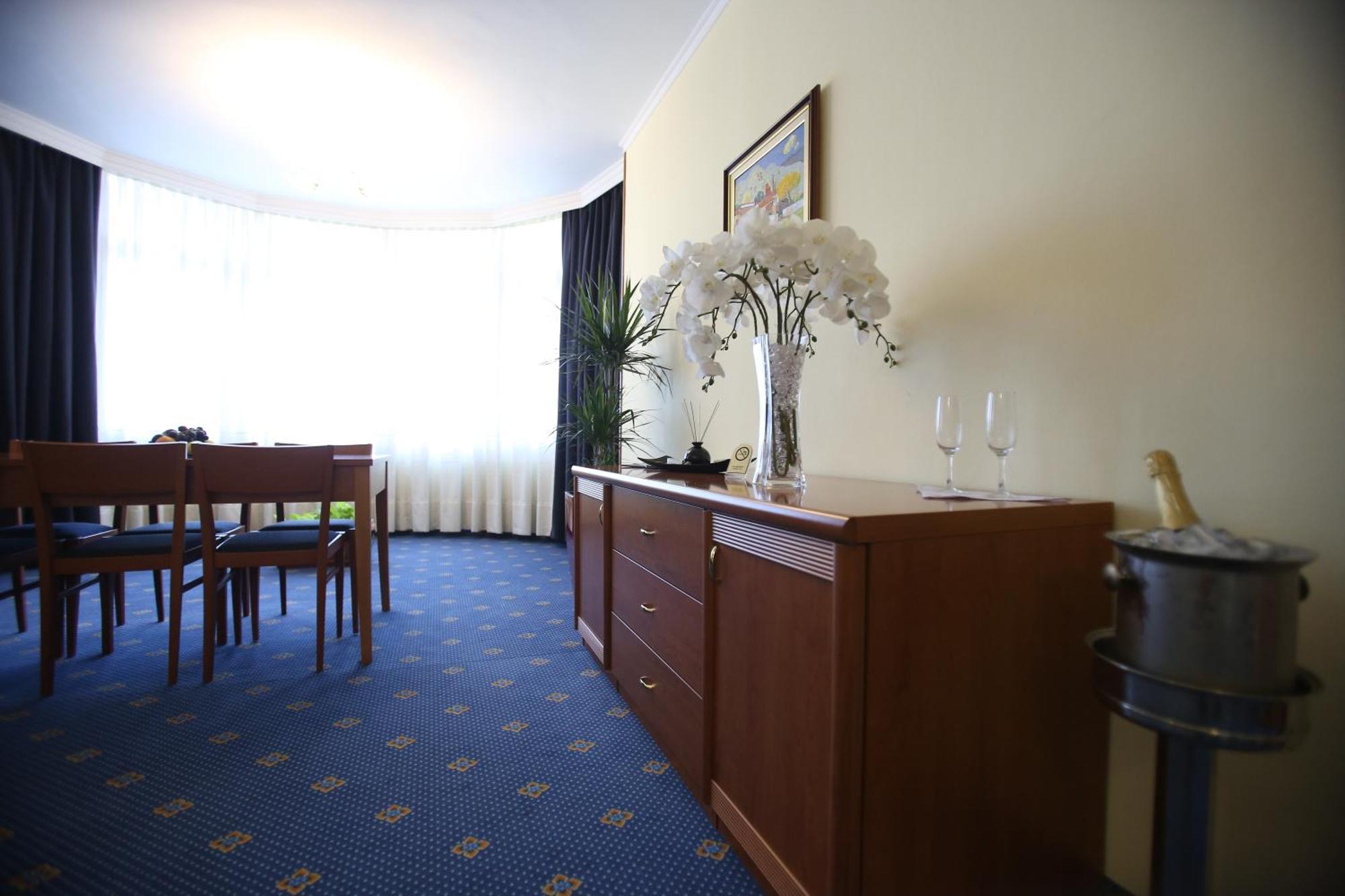 Hotel Continental Vore Ruang foto