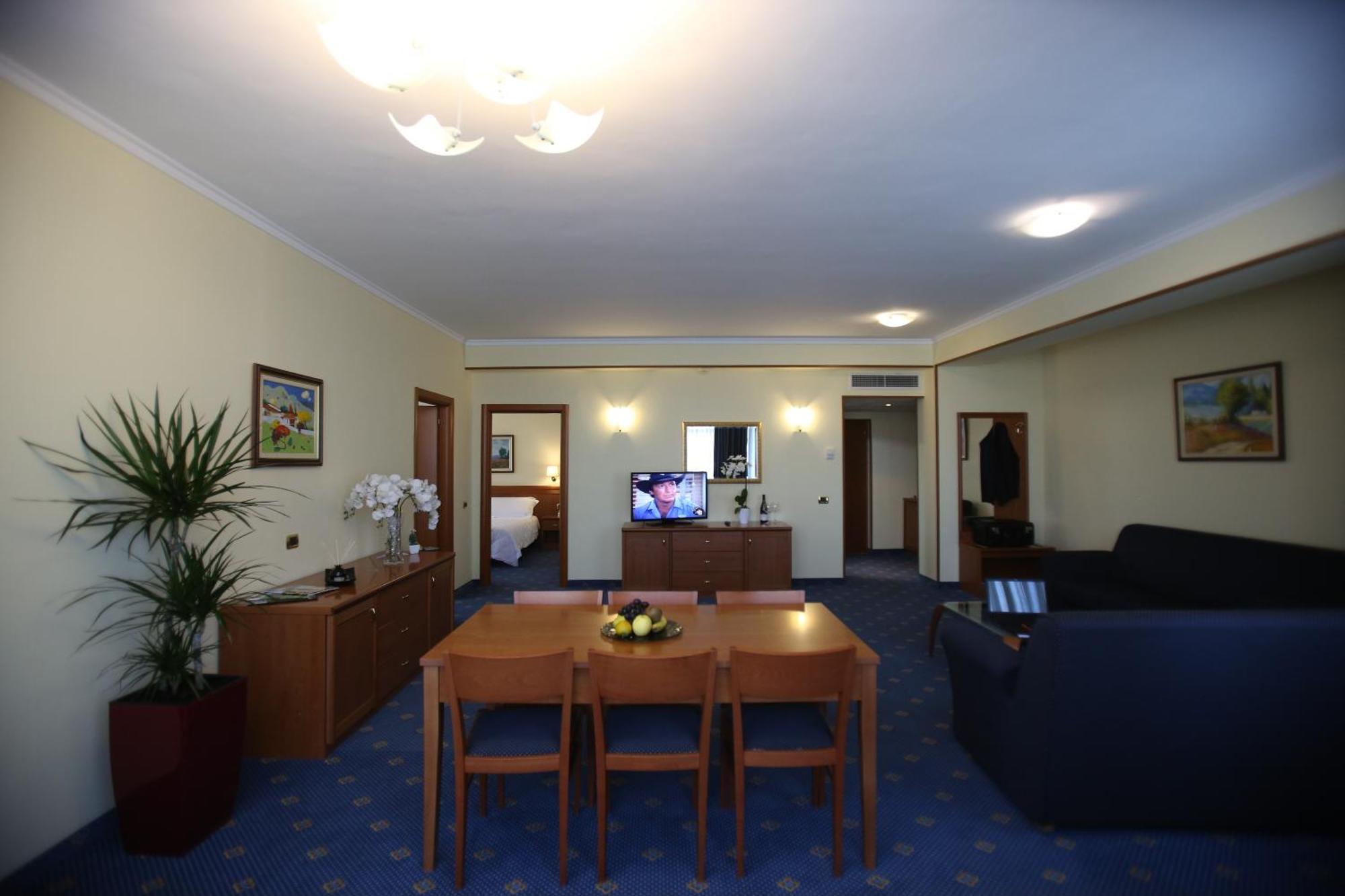 Hotel Continental Vore Ruang foto