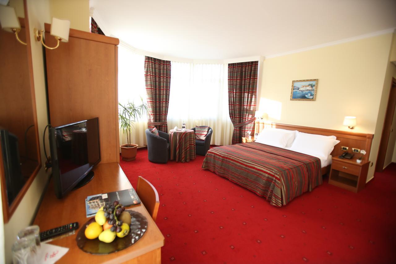 Hotel Continental Vore Bagian luar foto