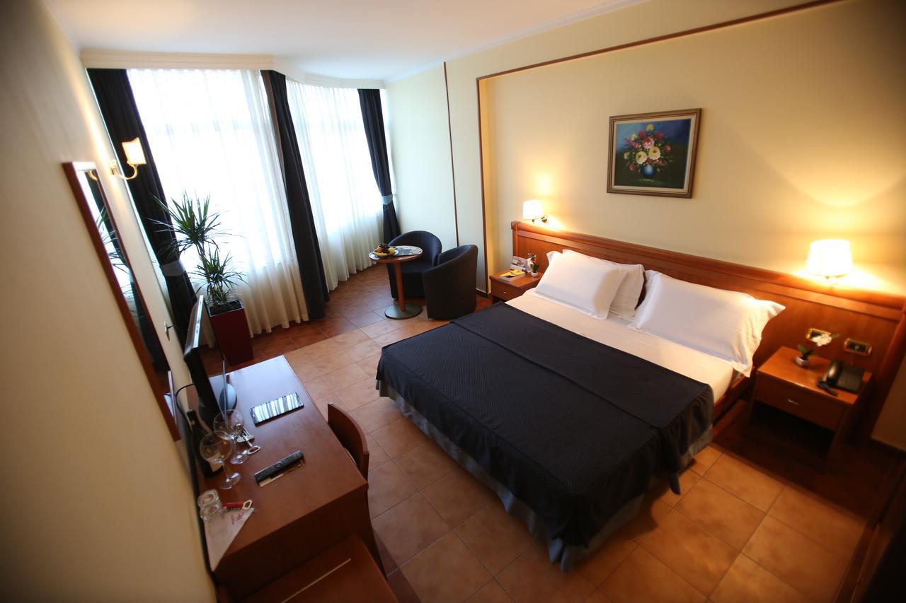 Hotel Continental Vore Bagian luar foto