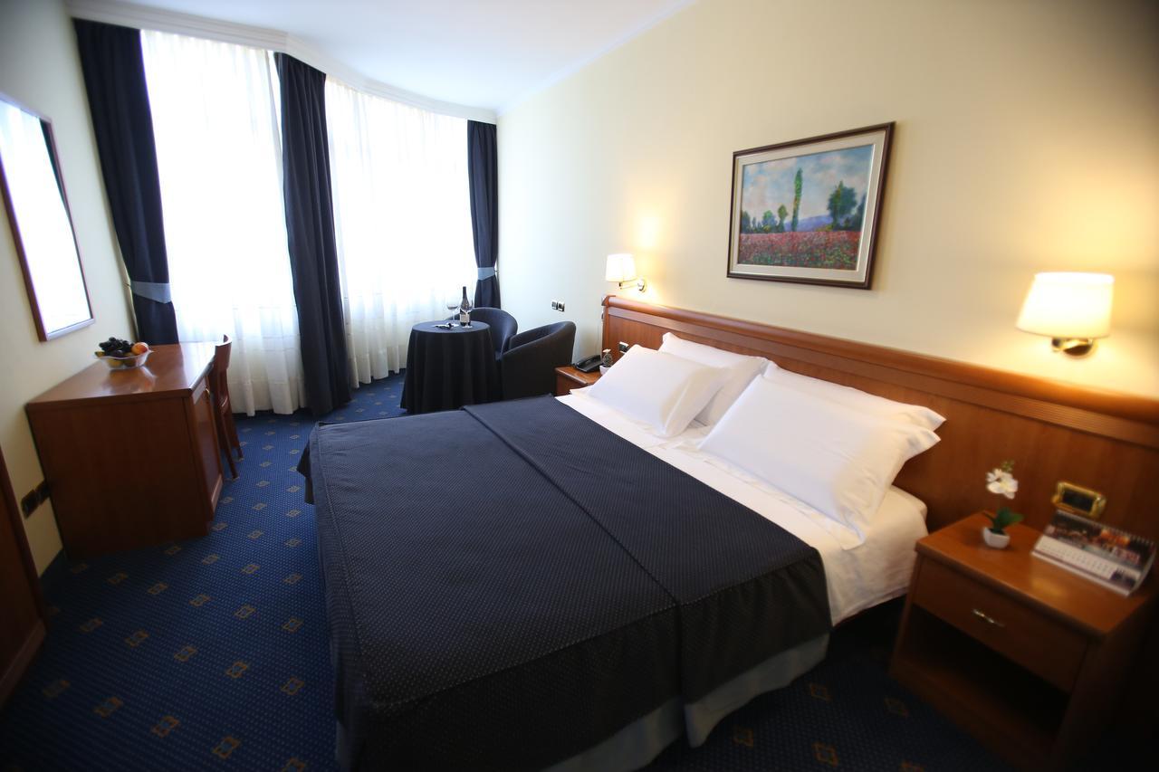 Hotel Continental Vore Bagian luar foto