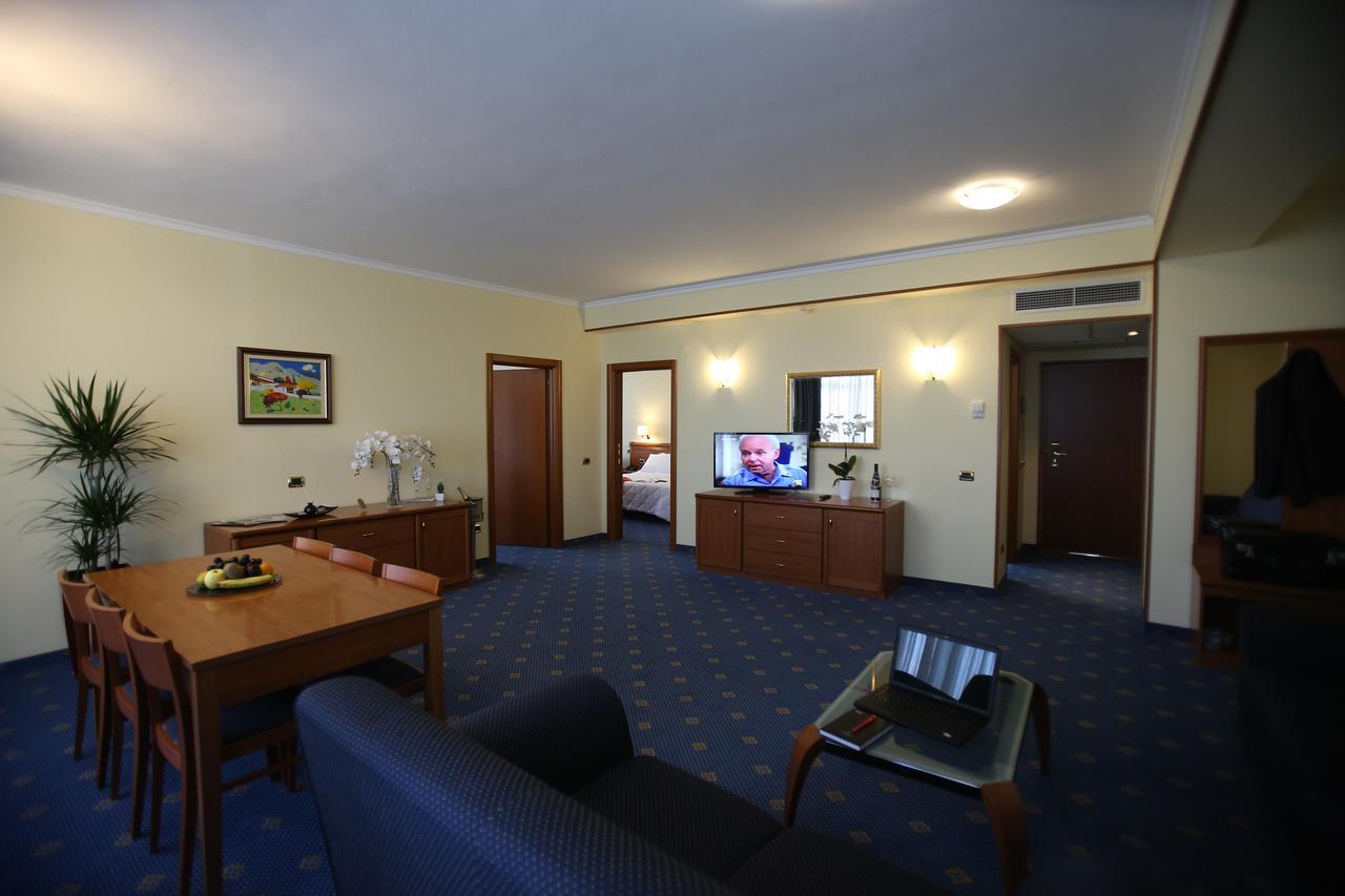 Hotel Continental Vore Bagian luar foto