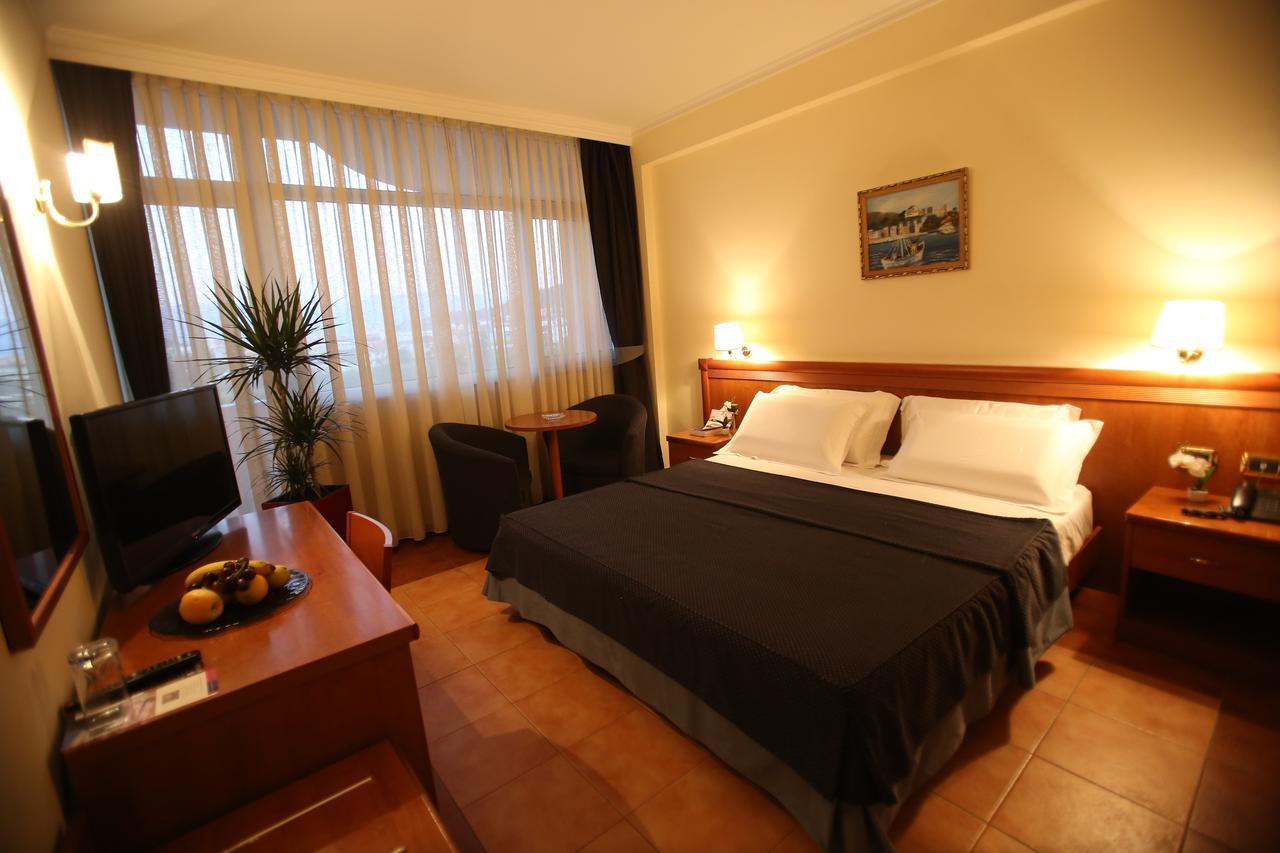 Hotel Continental Vore Bagian luar foto