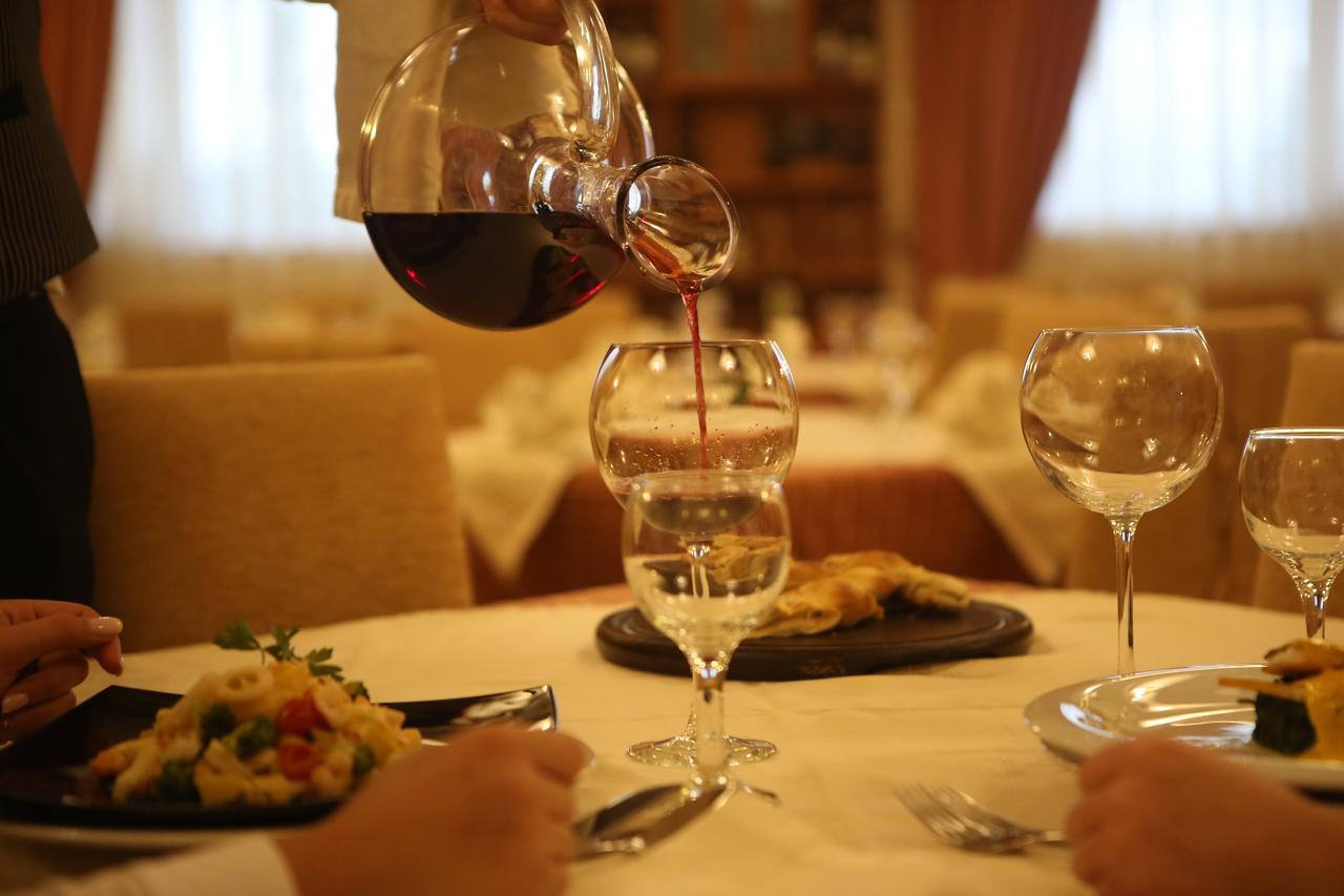 Hotel Continental Vore Bagian luar foto